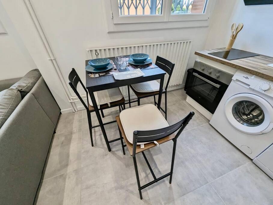 Appartement Magnifique T2 Refait A Neuf - Calme & Equipe Avec Parking *