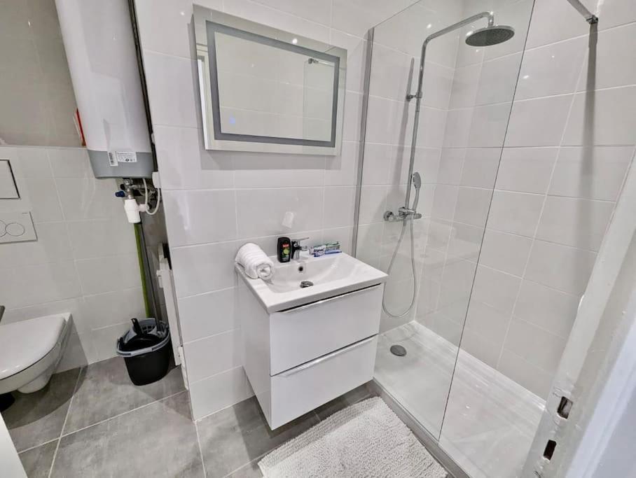 Magnifique T2 Refait A Neuf - Calme & Equipe Avec Parking Apartamento